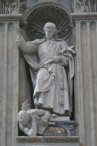 Statue of St Louis de Montfort. Basilica of St. Peter
