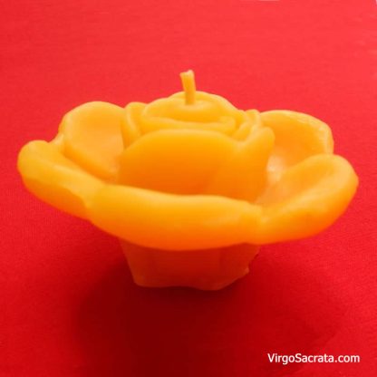 Rosebud beeswax candle